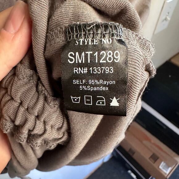 Pol grey deep vneck boho tshirt size medium - Picture 5 of 5